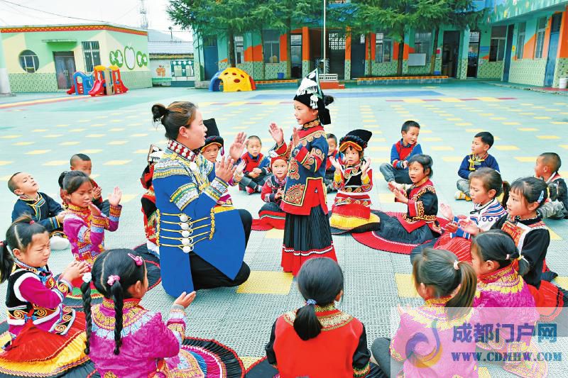 我省培养高素质专业化教师队伍，截至去年底——
专任教师数量居全国第六位「相关图片」